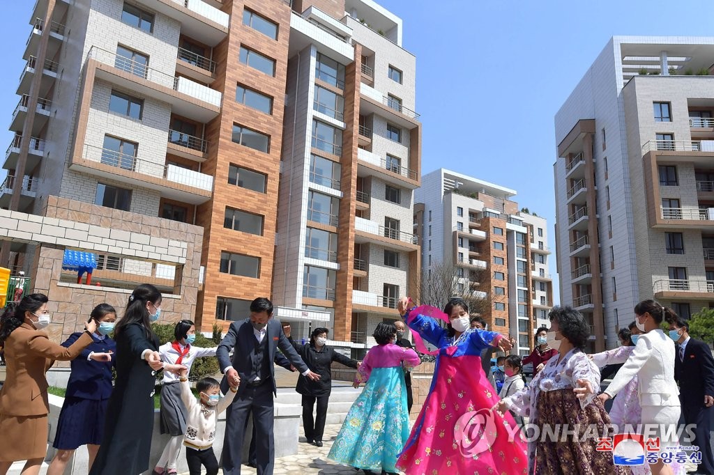 북 "주택문제는 인민 최대관심사"…건설사업 독려로 민심 챙기기