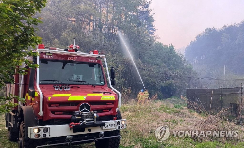 [강릉산불] 헬기 못뜨는 '양간지풍'엔…지상형헬기 '고성능진화차'가 대안