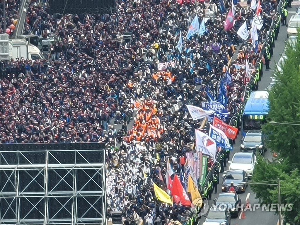 경찰, 양대노총 노동절 집회 앞두고 불법행위 강력단속 예고