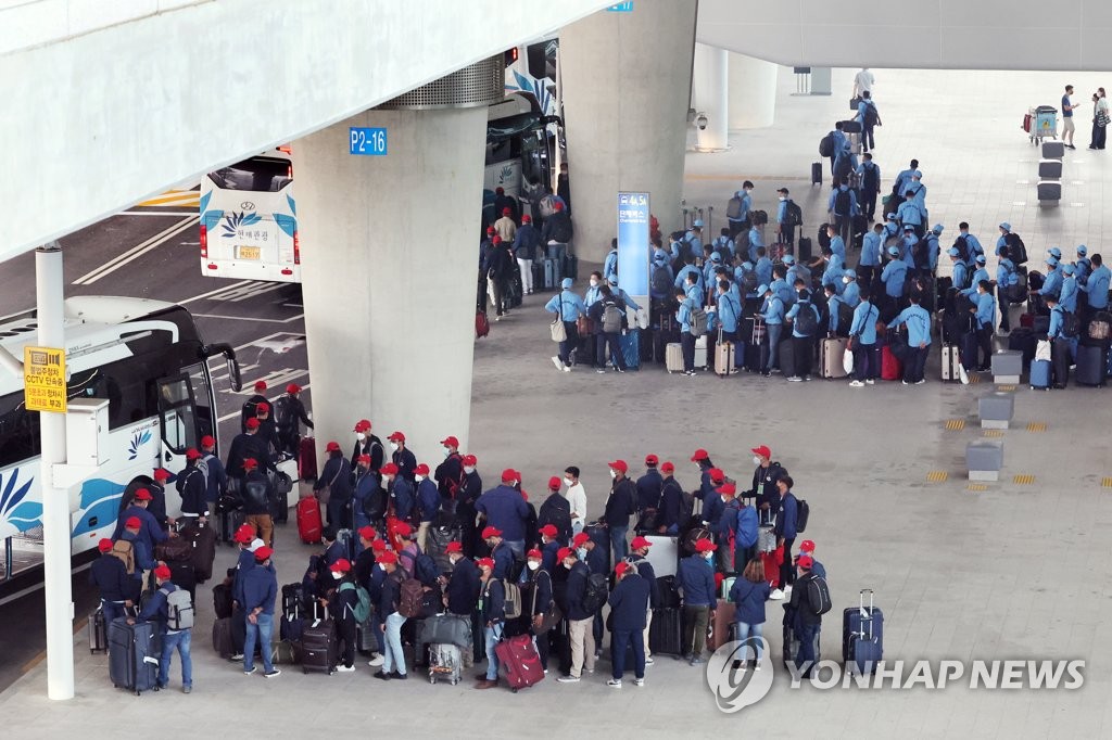 고용보험 증가폭 2개월 연속 ↑…외국인 가입의무 확대 영향