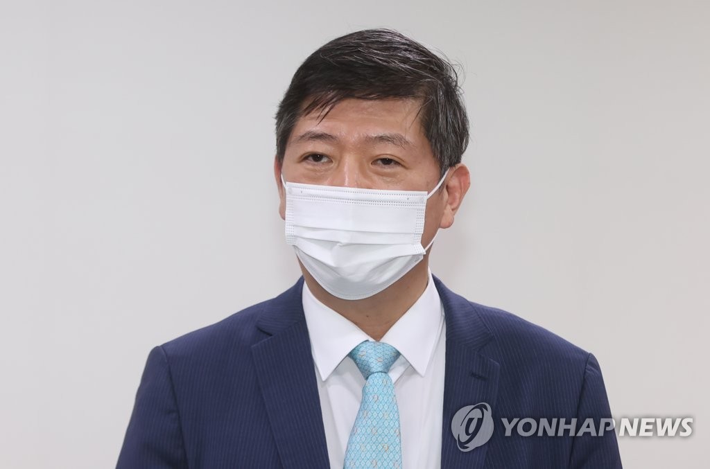 '꼼수탈당 논란' 민형배, 1년 만에 복당…민주 "불가피한 탈당"(종합)