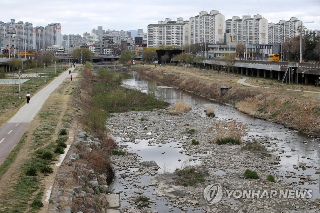 낮 제주 시작으로 서쪽부터 비…밤 되면 전국 확대