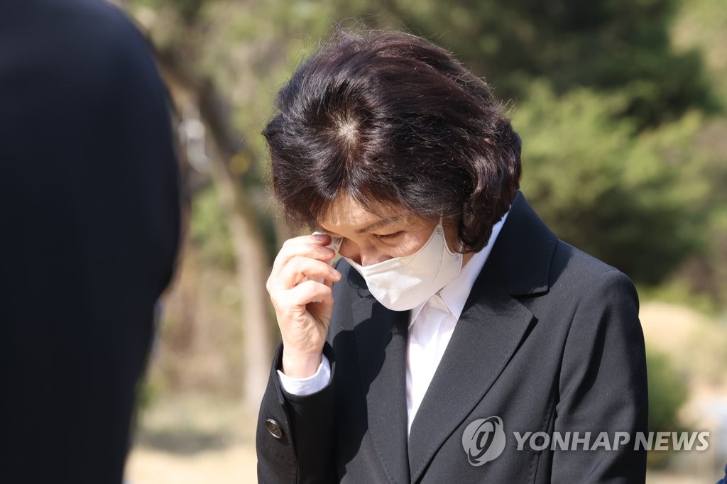 박원순 유족 측 "성희롱 피해자인데 가해자로 몰려"