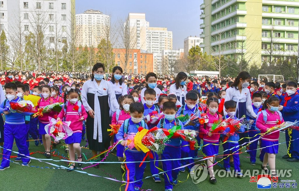 北, 신학기 맞아 '자발적 교육후원' 강조…"먼저 학교 찾아가라"