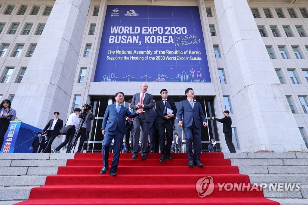 [부산엑스포 실사] TV 1만5천대·전광판 120대 동원…동선마다 밀착홍보