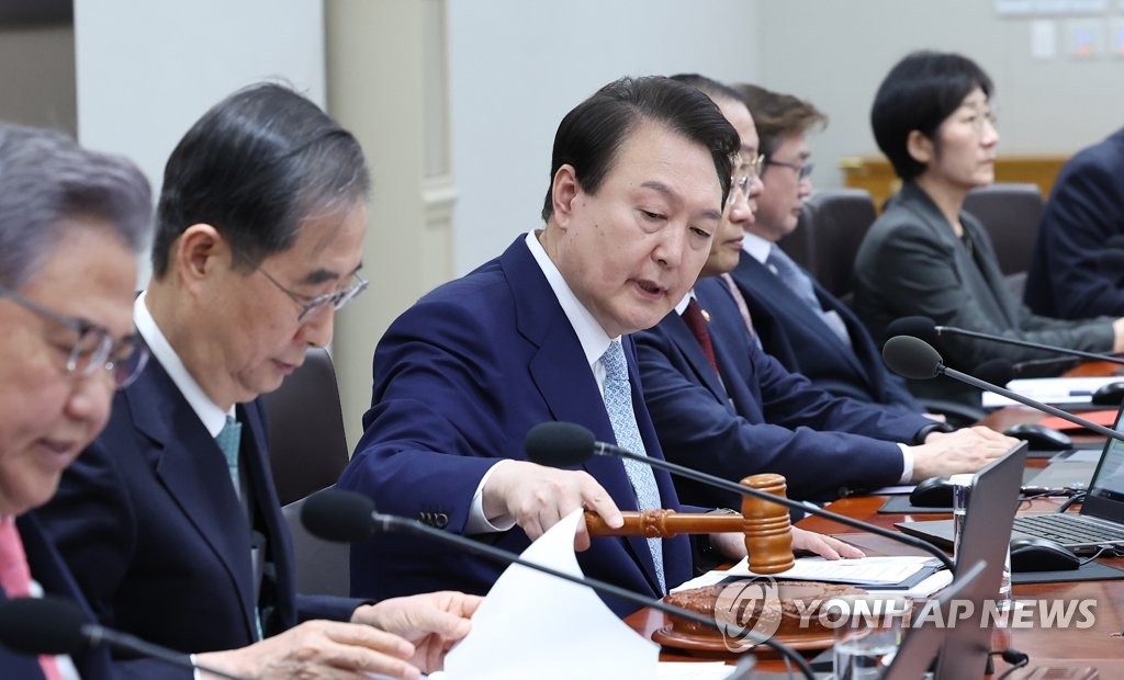 '양곡법 거부권'에 與 "당연한 권한 발동"vs 野 "이 정권 끝났다"