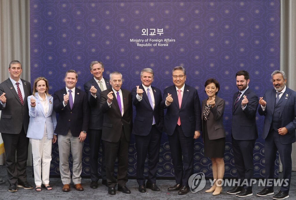 박진-美하원외교위원들 만찬…"초당적 지지는 파트너십 중요축"