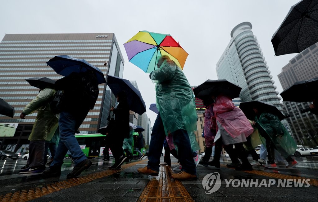 산불 잠재운 반가운 봄비…남부 가뭄 해갈에는 부족