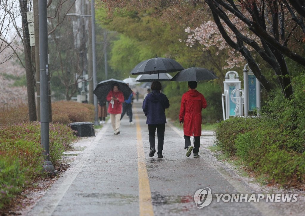 강원 서쪽 내륙 건조특보…영동은 빗방울