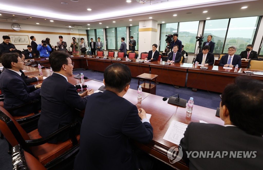 서울대 찾은 민주당 "천원 아침밥, 방학까지 연장해야"