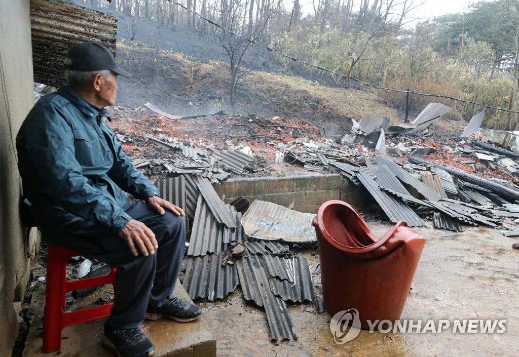 [르포] "곧 농사철…잿더미 위에서 라면 먹더라도 못 떠나"