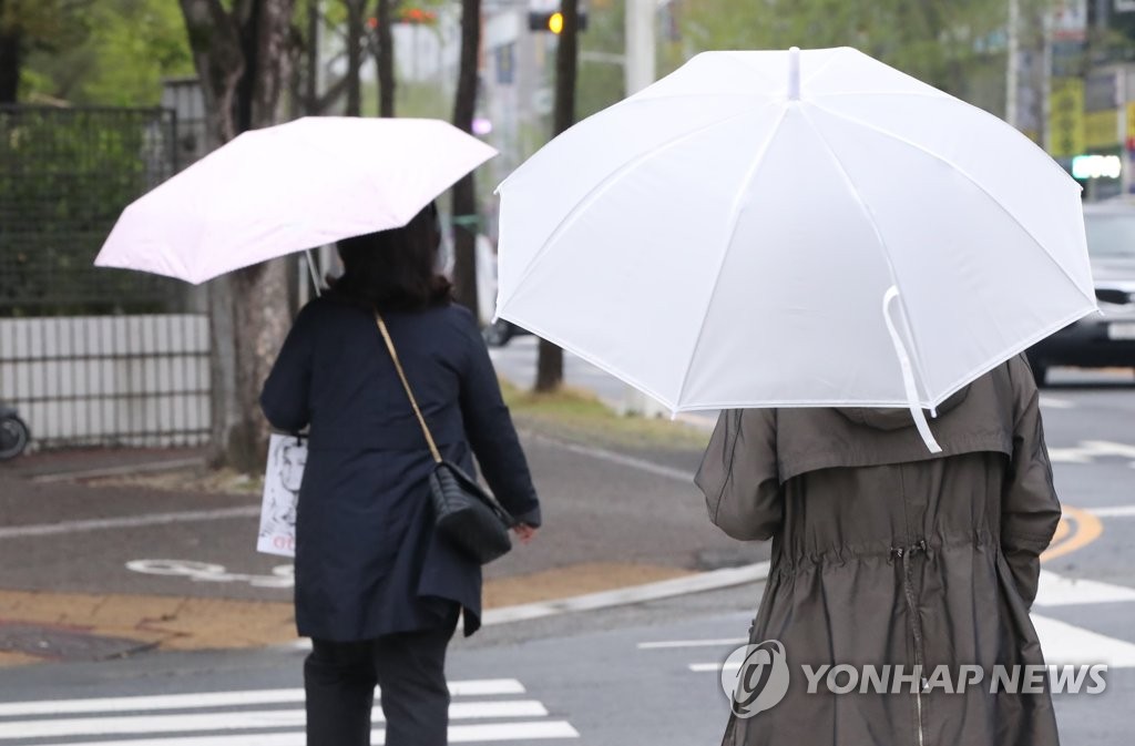 전국에 오후까지 요란한 봄비…'우박'에도 대비해야