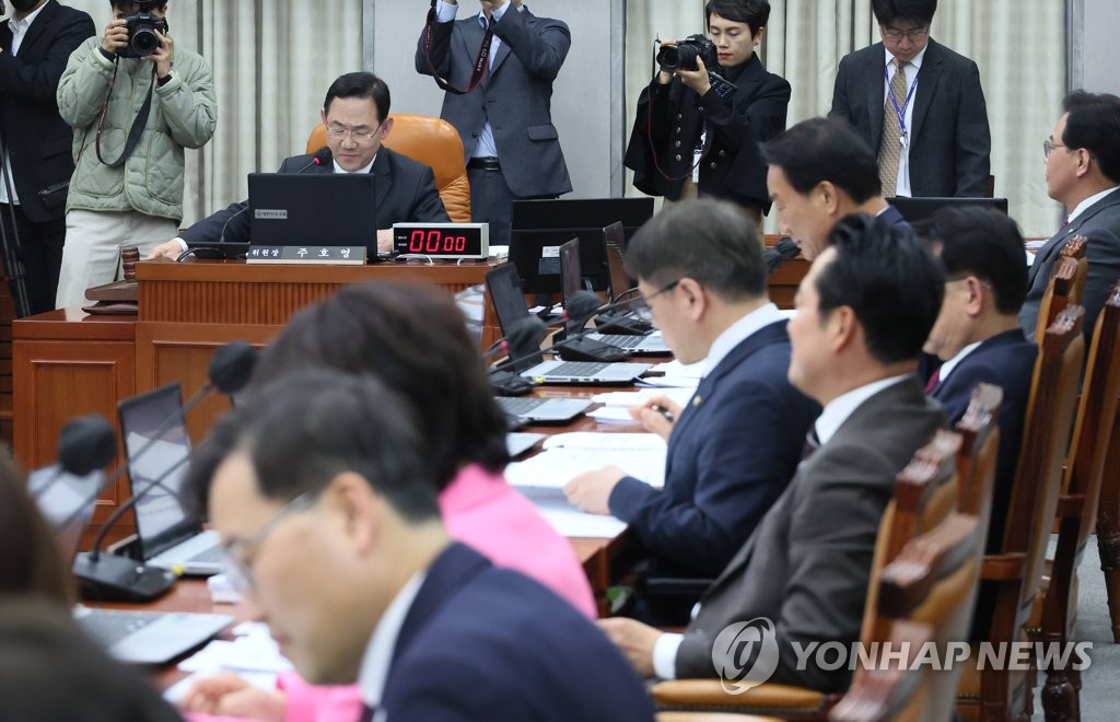 정당 달라도 공동 대표발의 가능해진다…국회법 개정안 운영위 통과