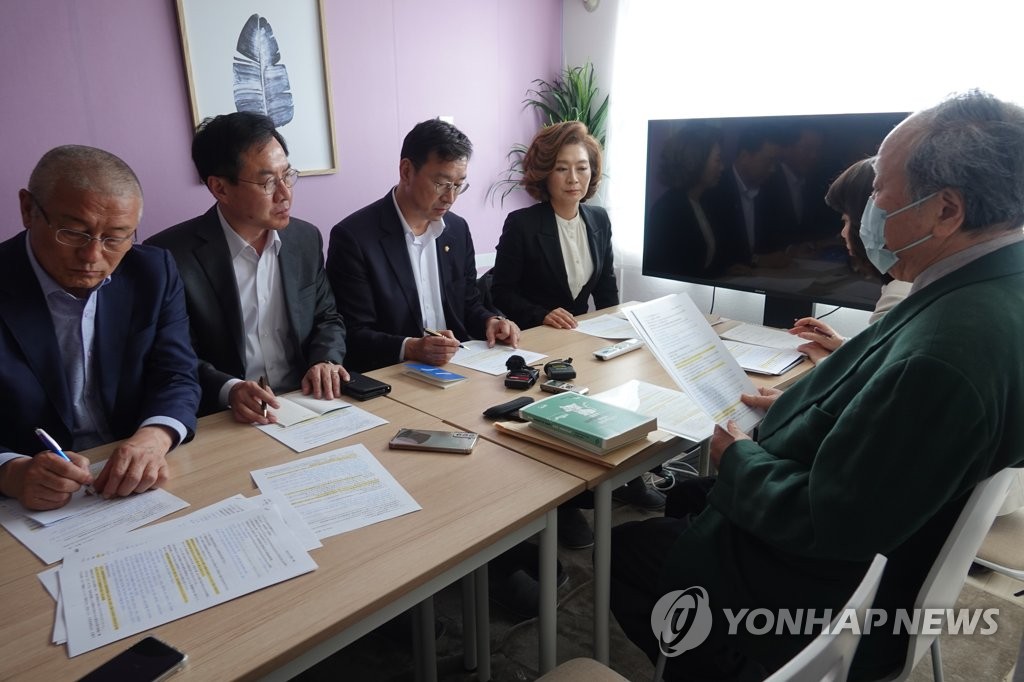 방일 민주 의원 "IAEA '방류 신뢰'보고서 日전문가도 신뢰 못해"(종합)