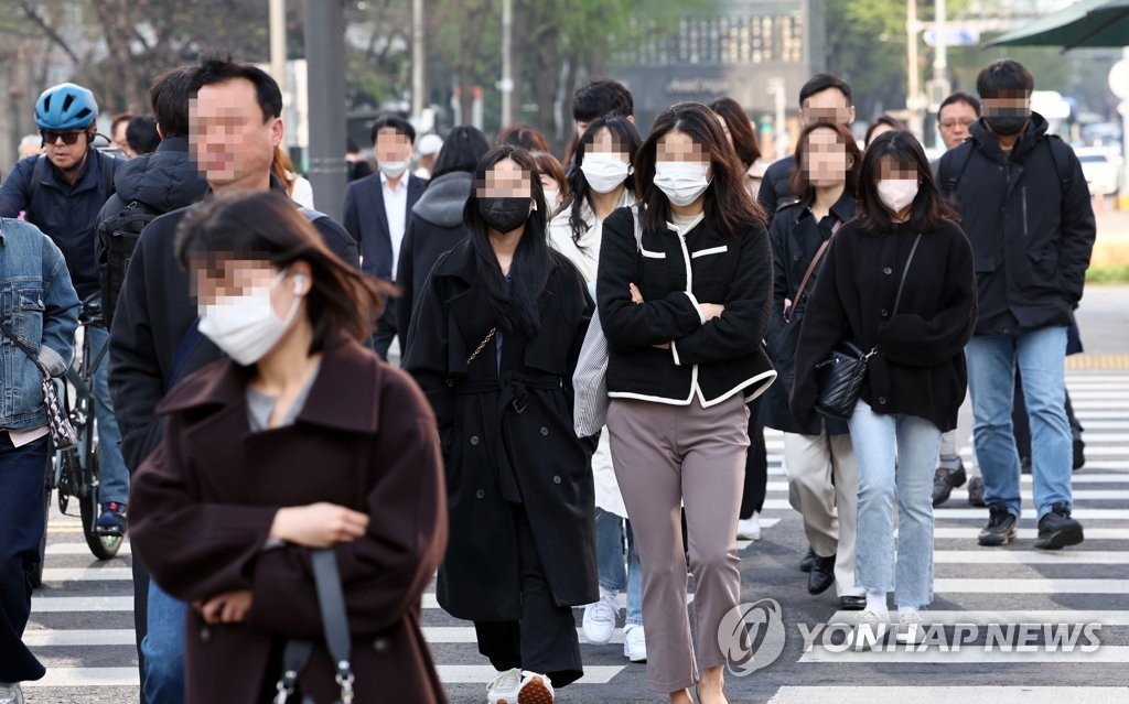 바람 강하고 기온 '뚝'…중부지역엔 황사