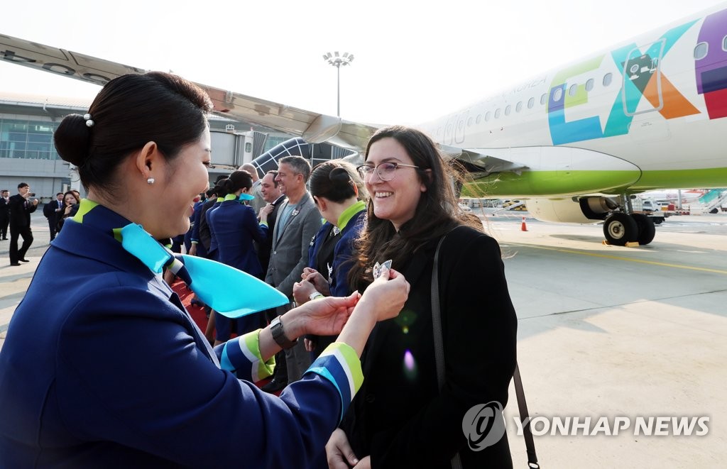 [부산엑스포 실사] "부산에서 다시 만나요" 실사단, 시민 환송받으며 귀국길