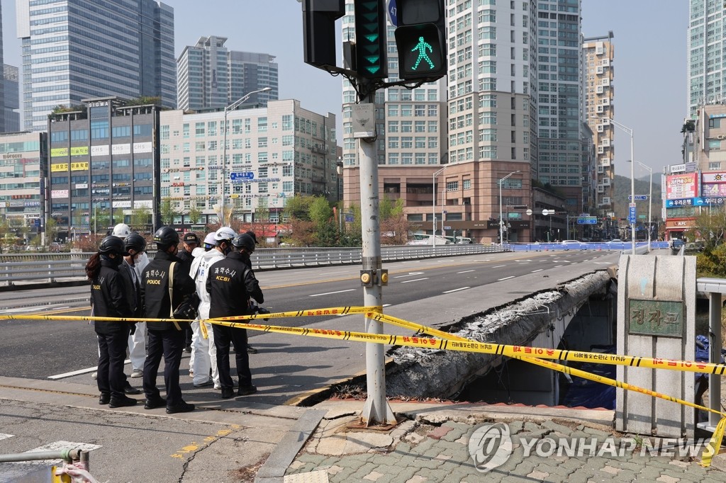 경찰, '정자교 붕괴 사고' 분당구·점검업체 관련자 전수조사