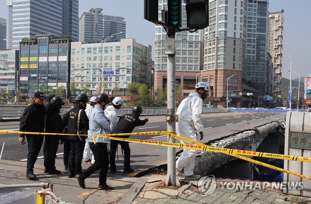 경찰, 국과수 등과 '정자교' 합동감식…붕괴 원인 규명 주력