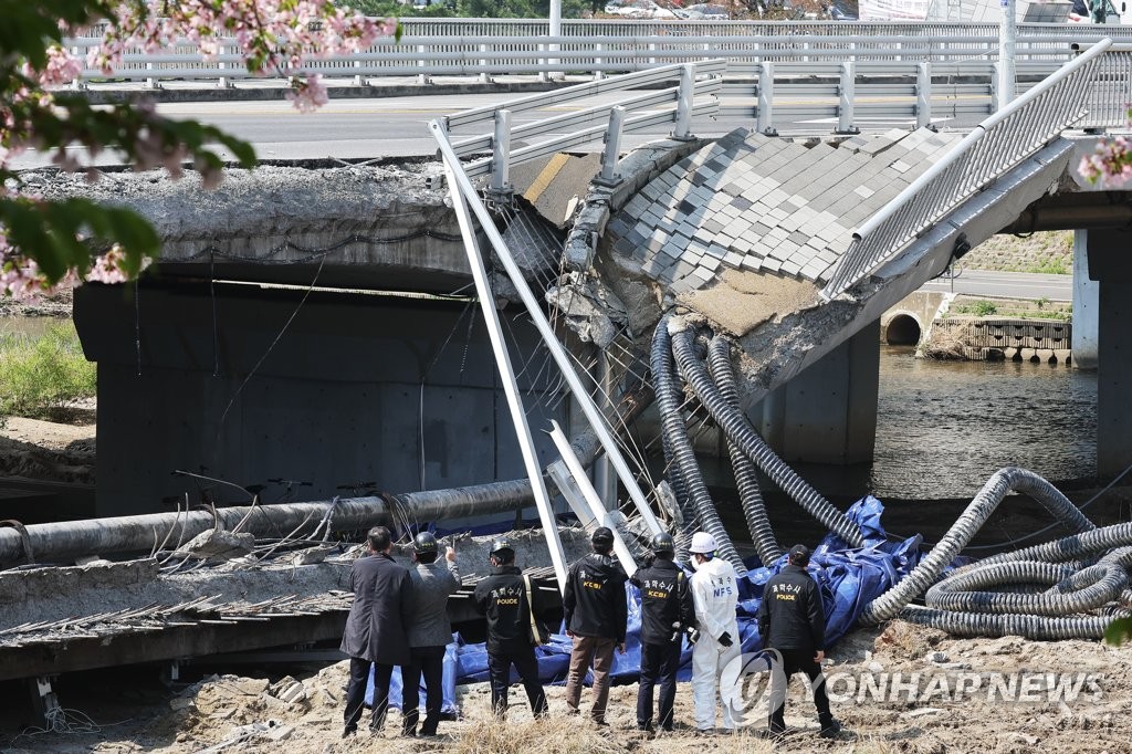 경찰, 30년전 작성된 정자교 설계·시공 서류 확보…수사 가속도