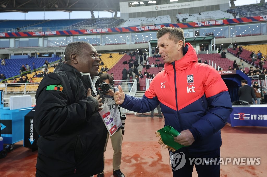 '무실점 대승'에 행복한 여자축구 벨 감독 "고기 회식할 거예요"