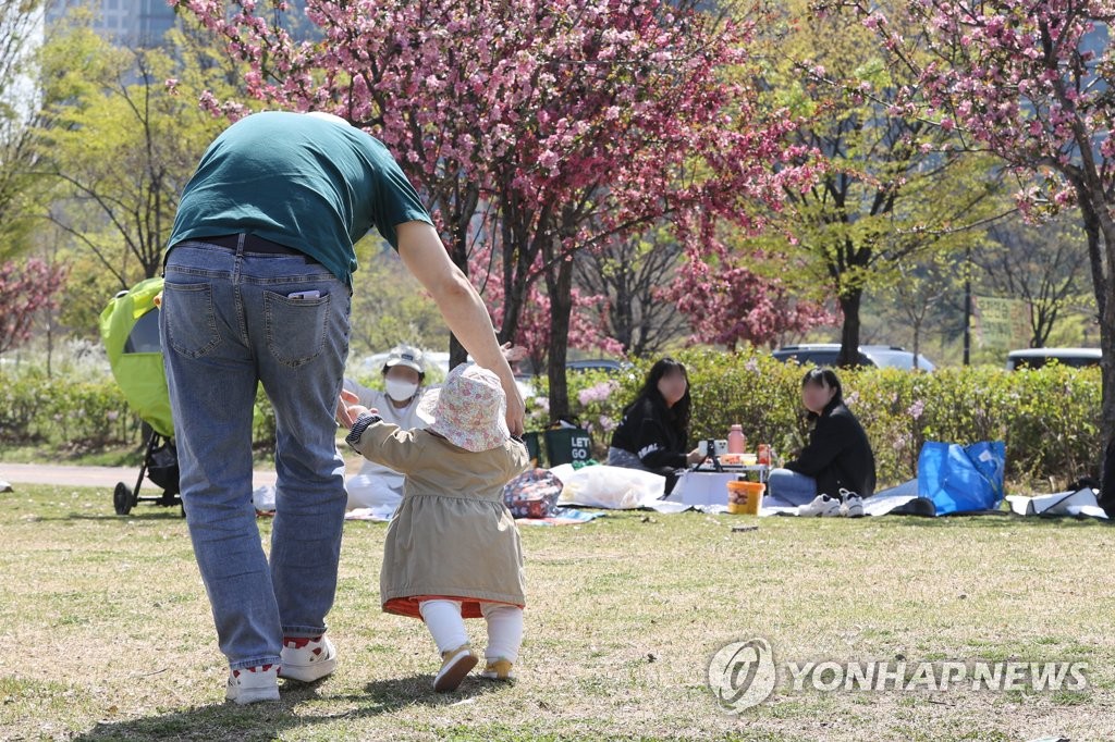 [날씨] 나들이하기 좋은 일요일…전국 '맑음'