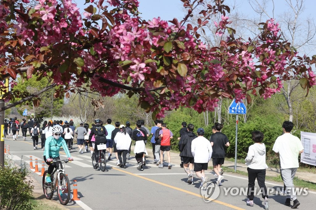 오늘 낮 16~24도, 맑고 포근한 '봄날'…대기 건조 '화재 주의'