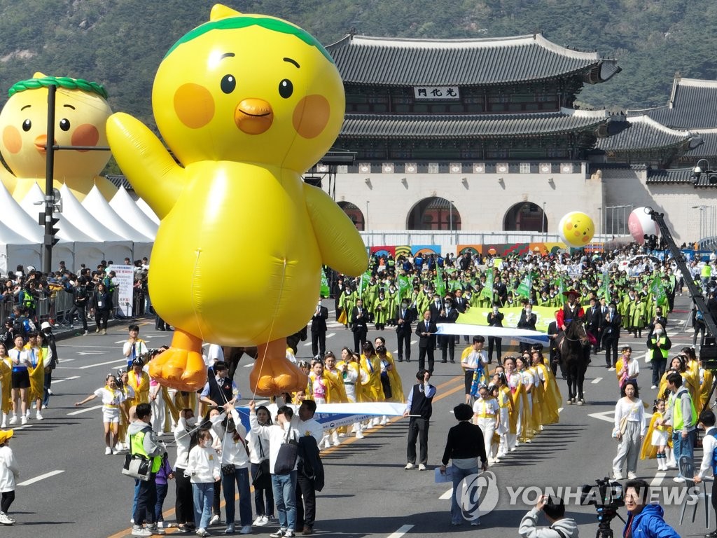 전국서 부활절 축하의식 "기쁨 전하길"…광화문서 대규모 행진(종합)