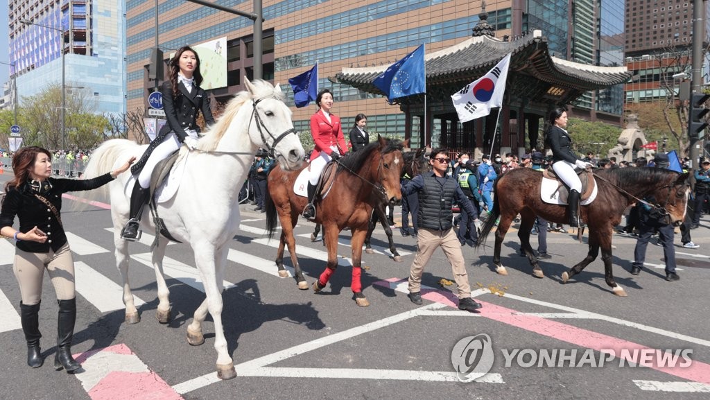 전국서 부활절 축하의식 "기쁨 전하길"…광화문서 대규모 행진(종합)