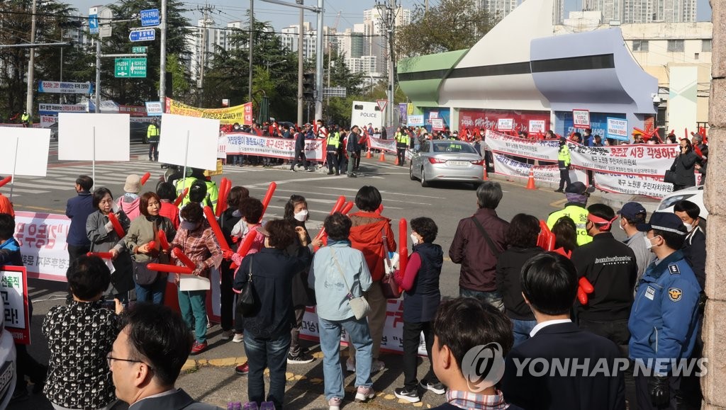 대구 문화예술허브 이전 반대 현수막 철거놓고 시-주민 갈등