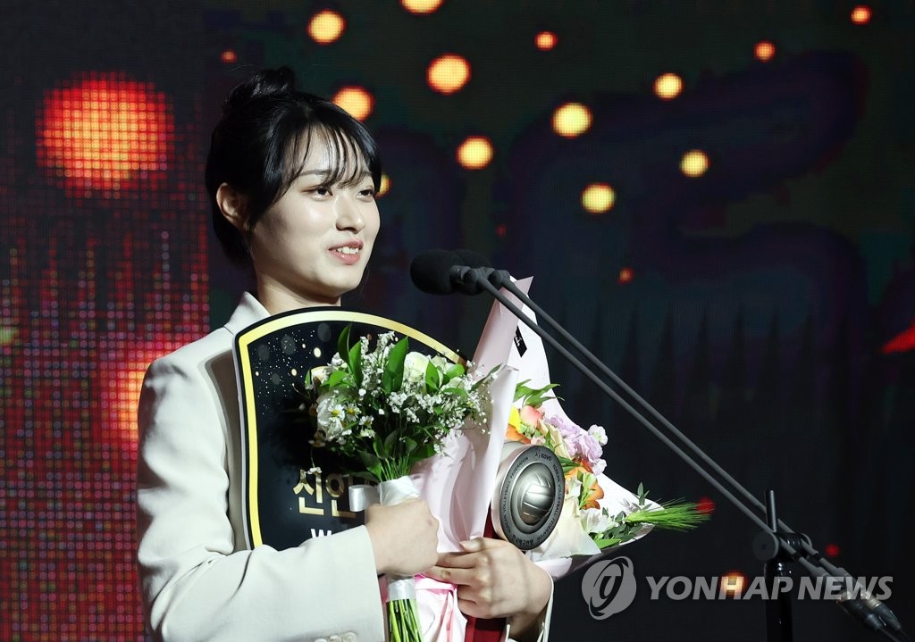 김연경, 프로배구 역대 두 번째 만장일치 MVP…5번째 수상