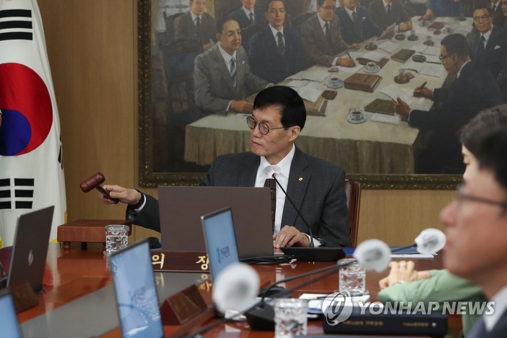 이창용 "기준금리 동결, 금통위원 만장일치 결정"