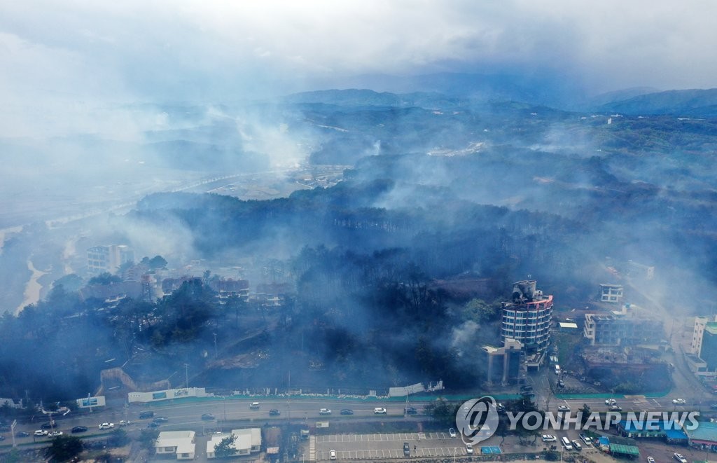 [강릉산불] 헬기 못뜨는 '양간지풍'엔…지상형헬기 '고성능진화차'가 대안