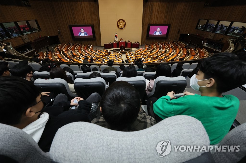 전원위 마지막 날…의원정수 갑론을박 속 '위성정당' 반성도