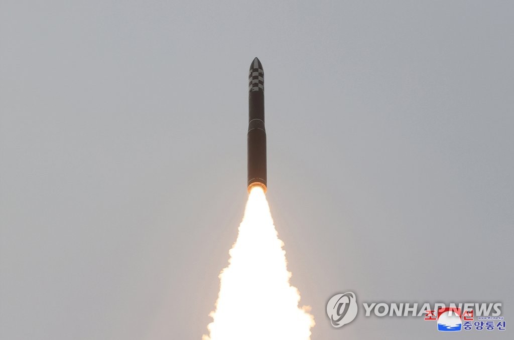 38노스 "北 고체연료 ICBM 도입, 게임체인저는 아냐" 평가절하