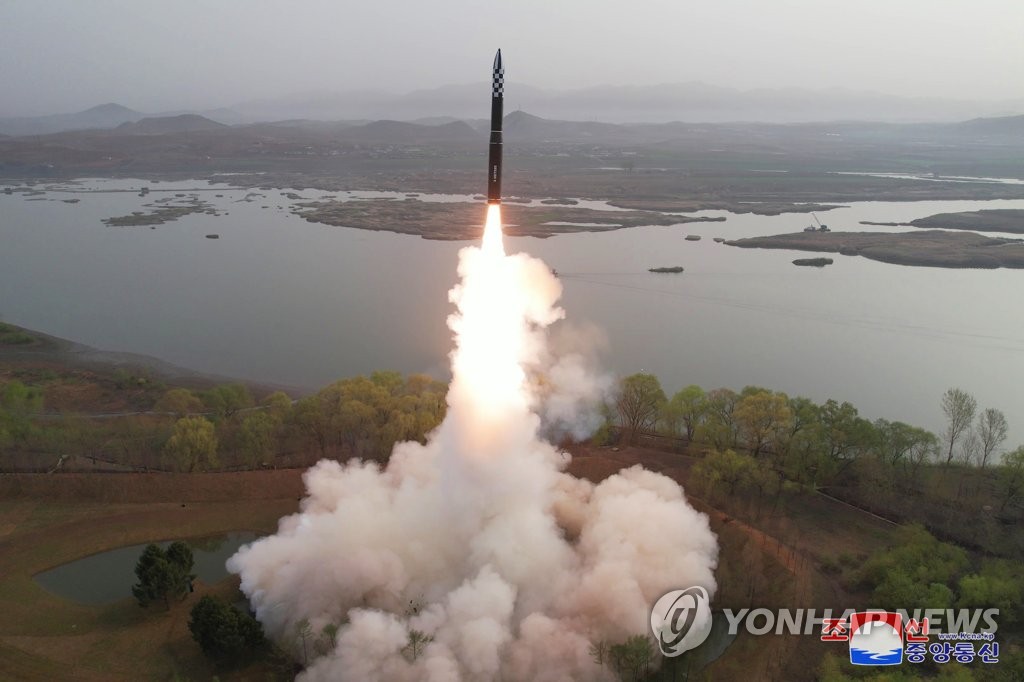 38노스 "北 고체연료 ICBM 도입, 게임체인저는 아냐" 평가절하