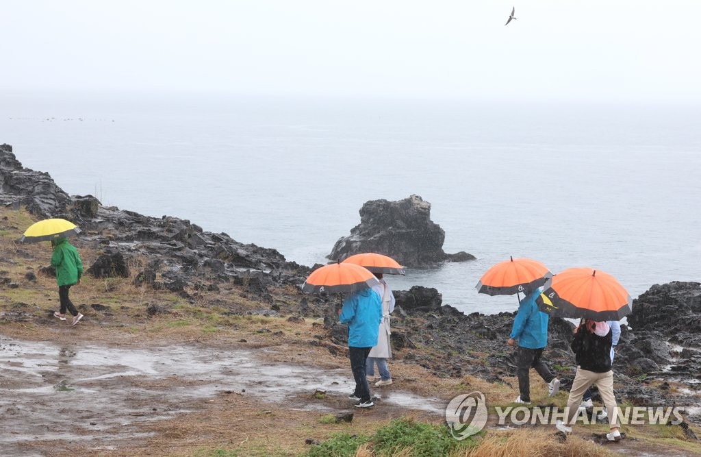 제주 산지와 남·서부 비…초속 20ｍ 이상 강풍도