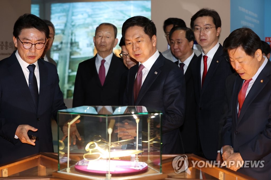 박정희기념관 찾은 김기현 "과보다 공이 훨씬 커…리더십 승계"