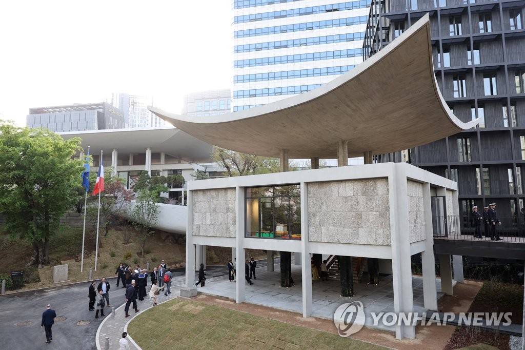 '김중업 설계' 주한프랑스대사관 원형 되찾았다