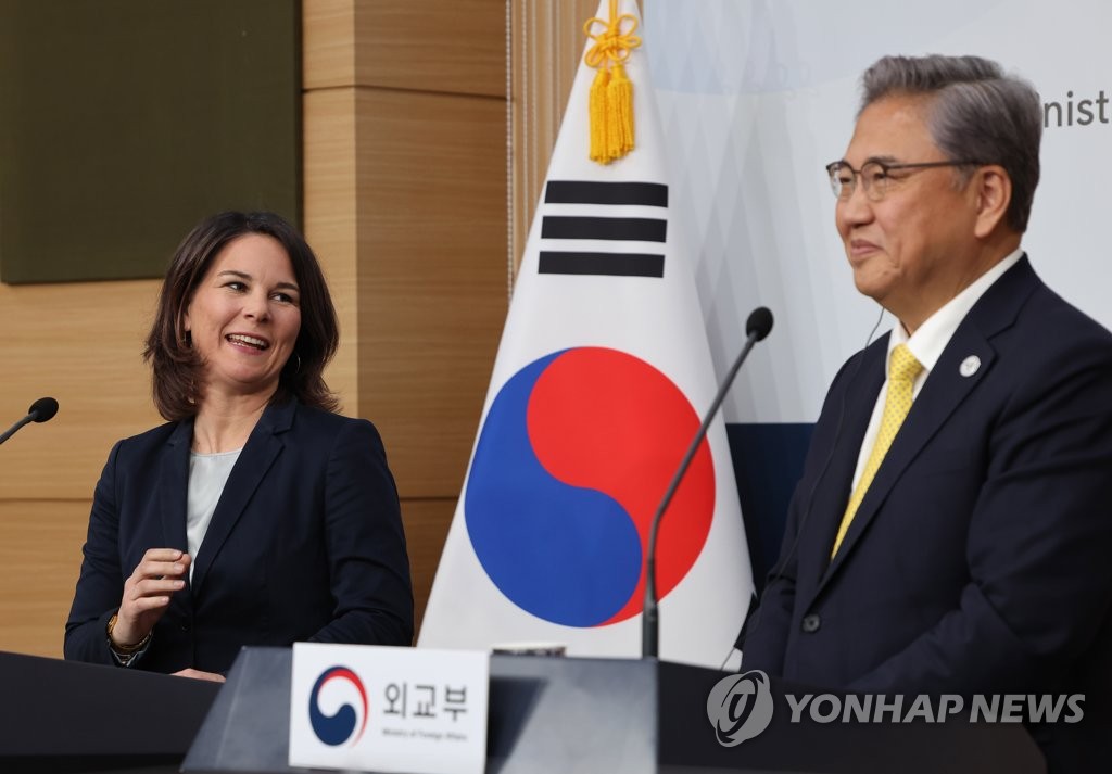 한독 외교장관 "국제사회의 우크라 연대·지원 어느때보다 중요"