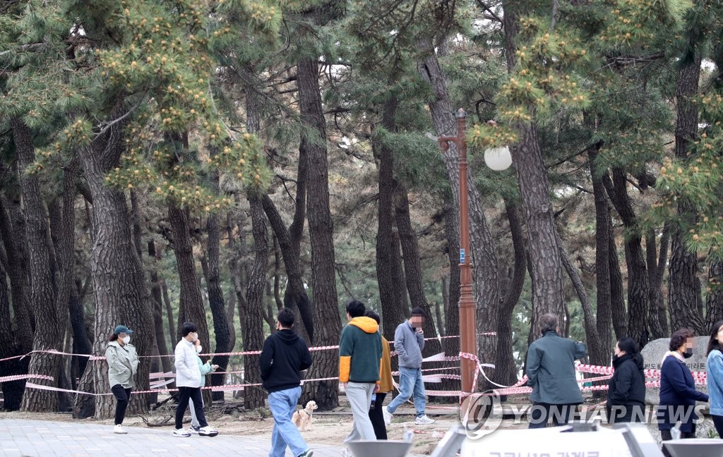 강릉산불로 관광객 발길 '뚝'…경포 일원 관광지 썰렁