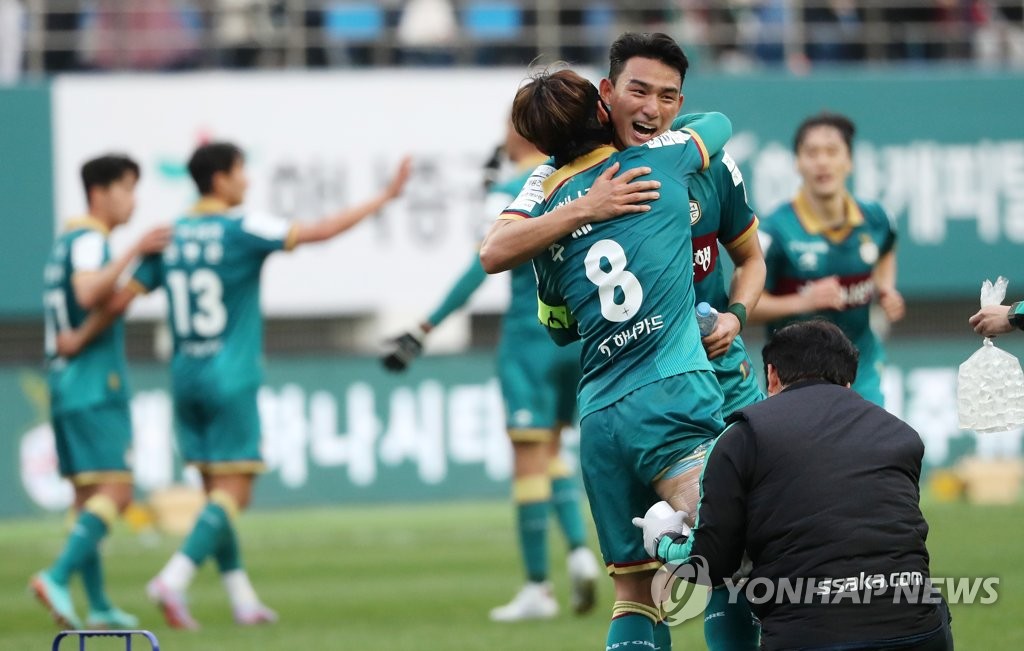 K리그1 승격팀들 "내리면 밀린다"…'공격축구'로 승승장구