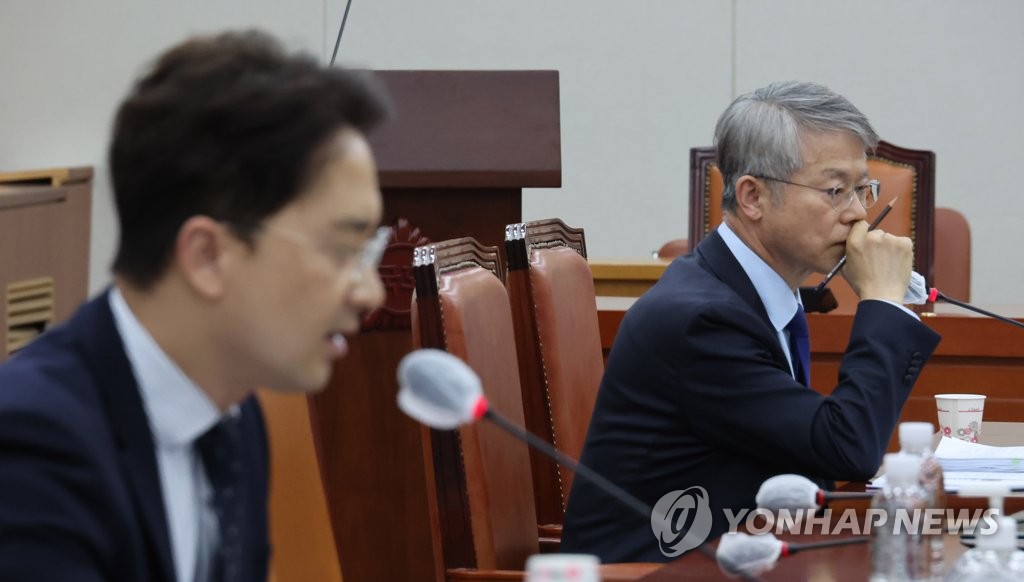 '꼼수탈당 논란' 민형배, 민주당 복당…박홍근 "불가피한 탈당"
