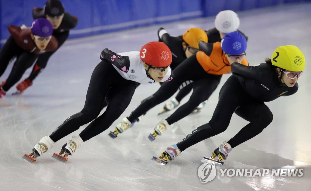 기사회생한 황대헌, 쇼트트랙 국가대표 선발전 종합 1위 점프