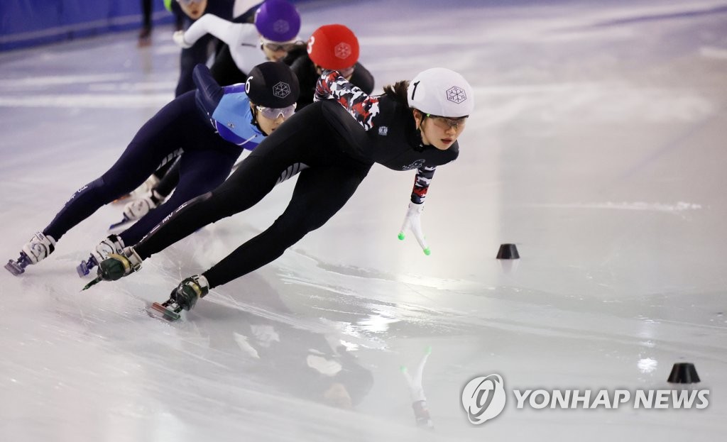 기사회생한 황대헌, 쇼트트랙 국가대표 선발전 종합 1위 점프