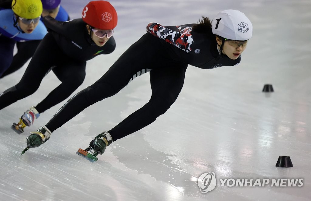 황대헌, 1년 만에 대표팀 복귀…쇼트트랙 선발전 종합 1위(종합)