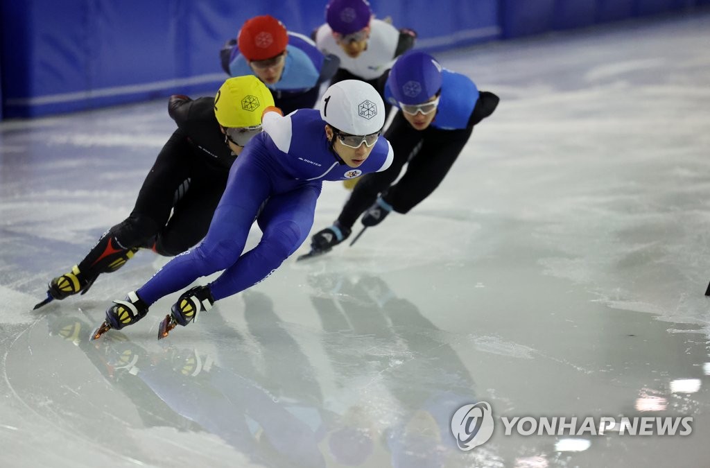 황대헌, 1년 만에 대표팀 복귀…쇼트트랙 선발전 종합 1위(종합)