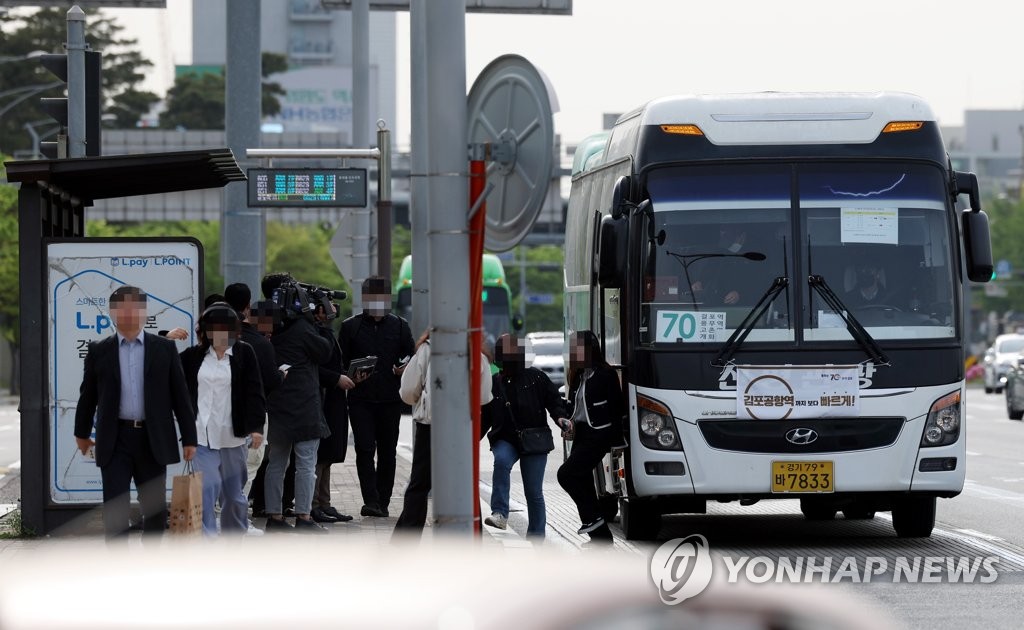 [르포] 버스 추가투입 첫날…오늘도 김포철도는 '지옥철'