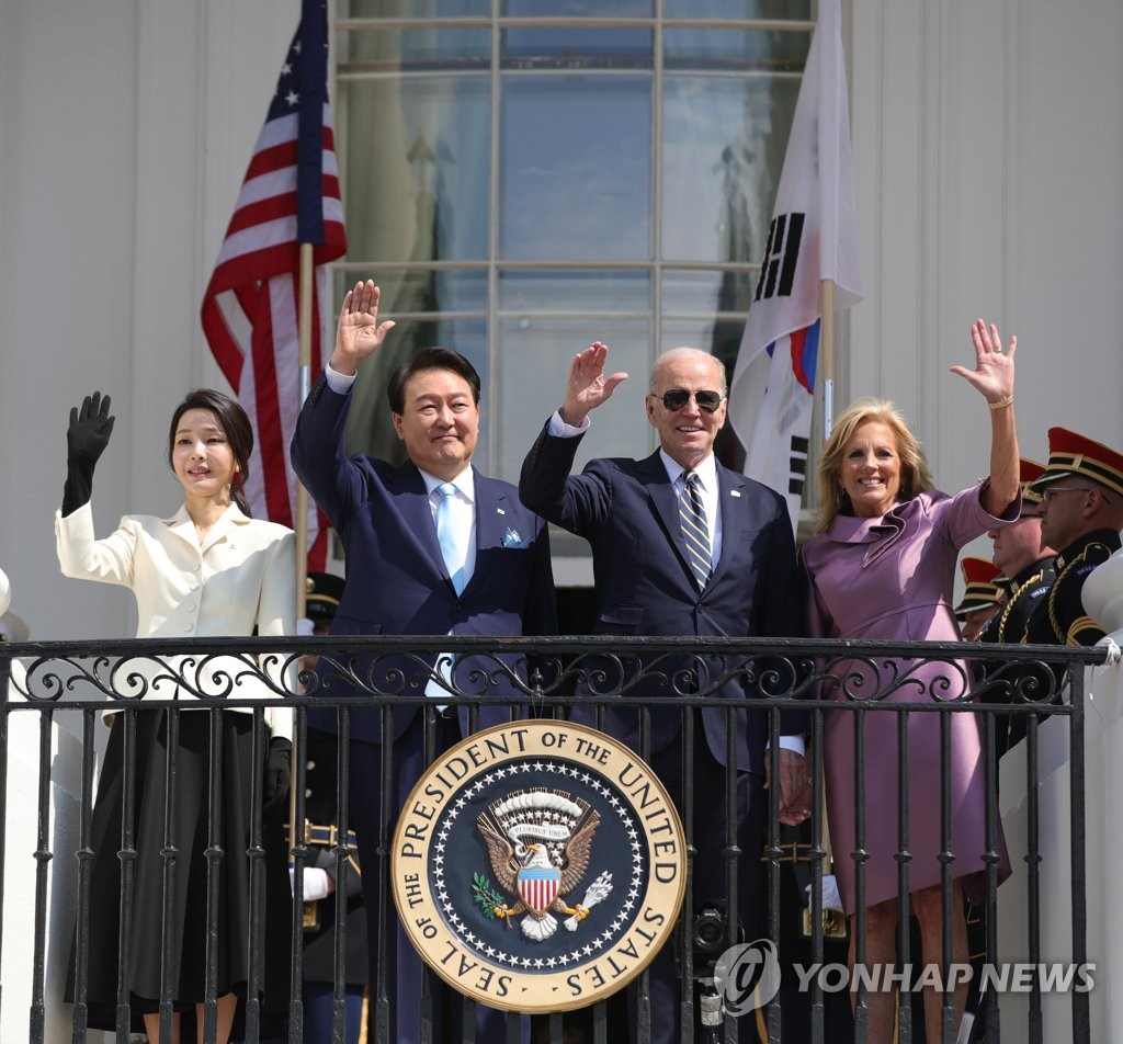 백악관 국빈 환영식…尹 "행동하는 동맹" 바이든 "거룩한 혈맹"(종합)