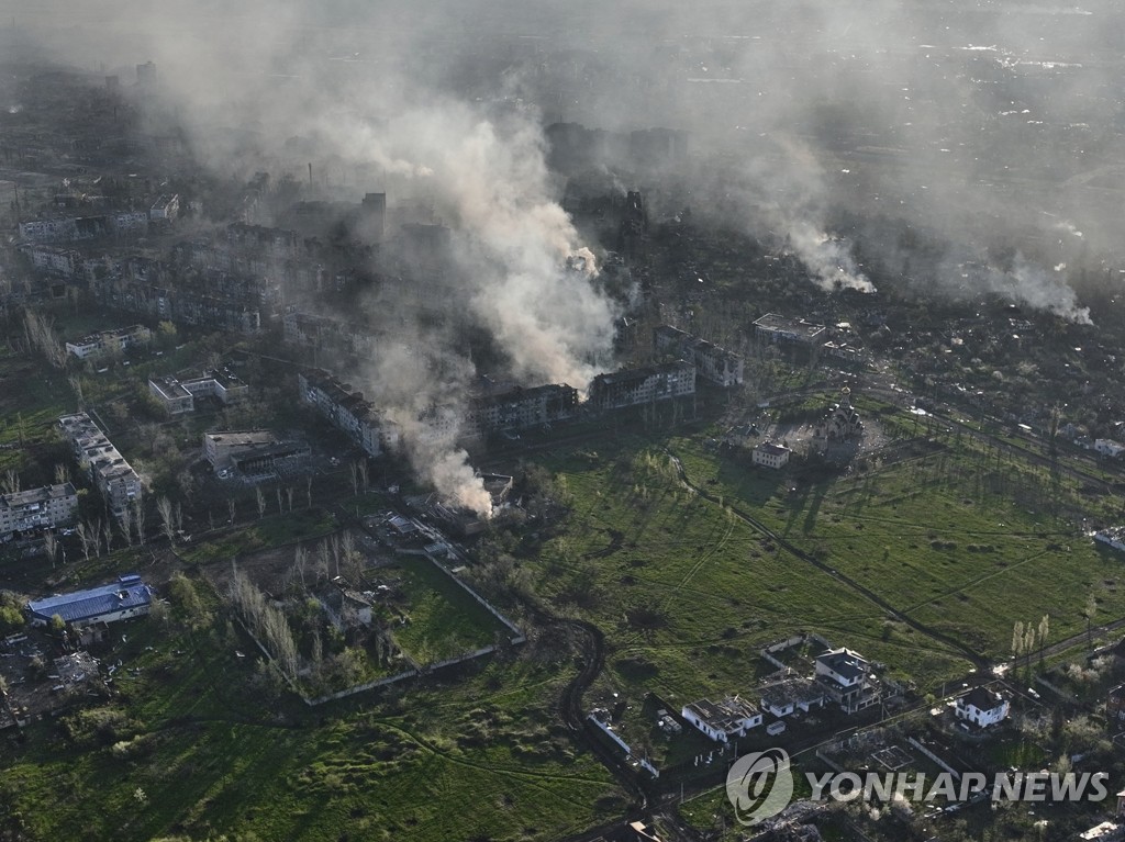 우크라 반격 앞두고 美 유럽사령관 "러 지상군 전쟁초보다 많다"