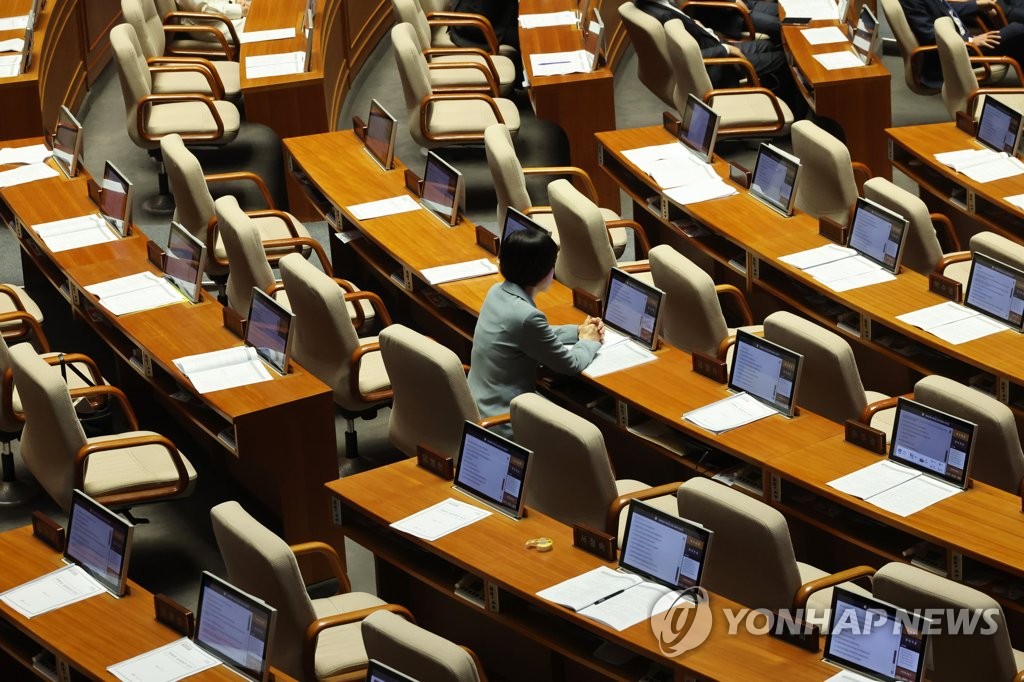 與, 수적열세 또 절감…본회의장 3차례 집단퇴장 '속수무책'